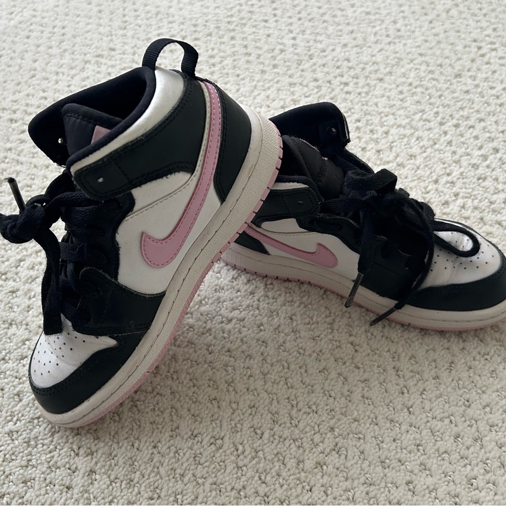 Nike Air Jordan 1 Mid Girls Toddler Sneakers in White, Black, Artic Pink - 11.5C